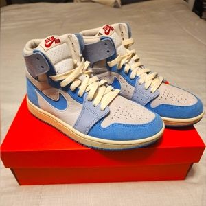 Air Jordan Retro 1 'University Blue'